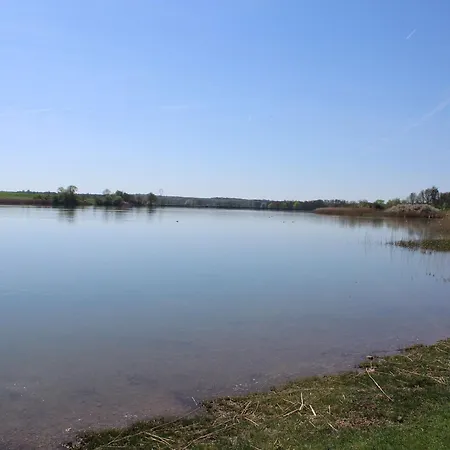 Mobil-home Au Bord De L'etang Avec Terrasse Privee - 2 Chambres, Cuisine Equipee, Activites Nautiques - Fr-1-584-308 בית נופש