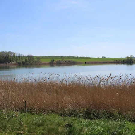 Mobil-home Au Bord De L'etang Avec Terrasse Privee - 2 Chambres, Cuisine Equipee, Activites Nautiques - Fr-1-584-308